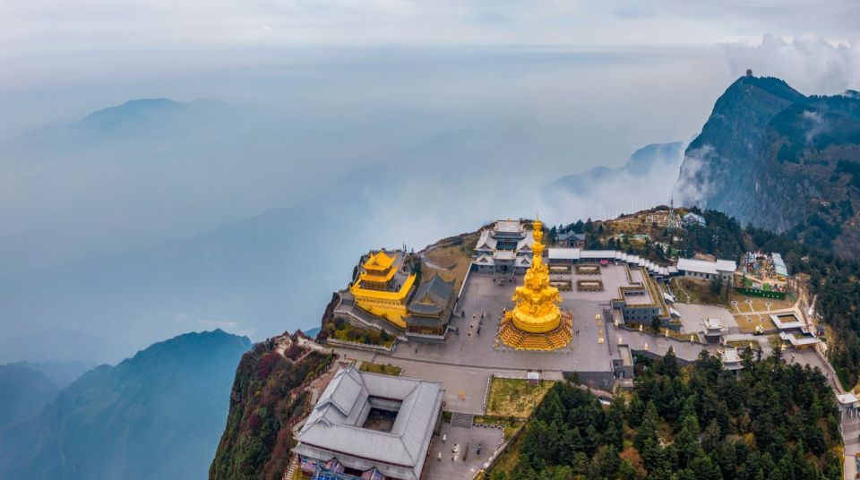 4-day Tour of Chengdu, Leshan Giant Buddha, Mount Emei - Just The Basics