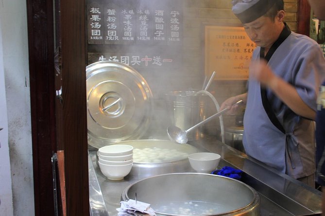 4 hour food tour in qibao water town from shanghai by subway 4-Hour Food Tour in Qibao Water Town From Shanghai by Subway