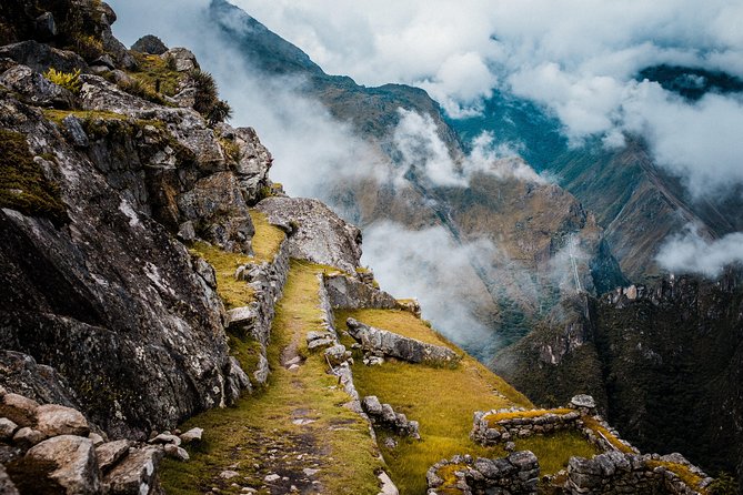 2-Day Tour: Sacred Valley and Machu Picchu by Train - Guide Appreciation