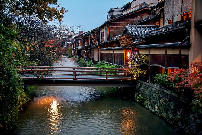 2 Hours Tour in Historic Gion: Geisha Spotting Area Tour - Cultural Insights and Traditions