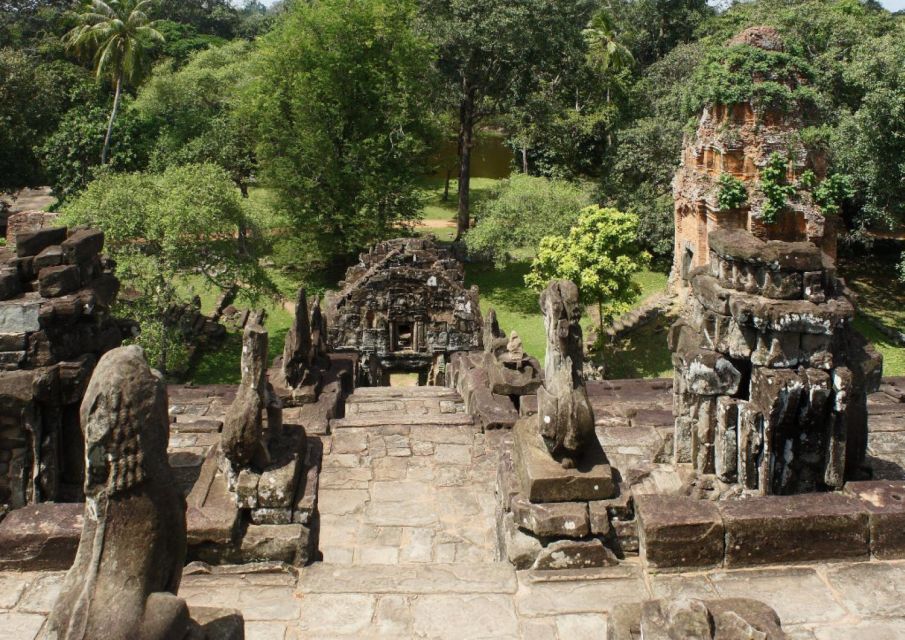 3-Day Angkor, Kompong Phluk & Roluos Temples Tour - Day Two Itinerary
