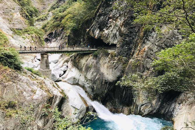 3-Day Private Tour of Taroko Gorge & East Coast Scenic Area - Meals and Dining