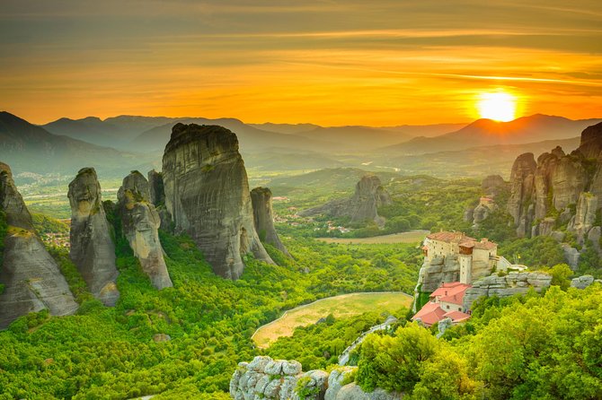 3-Day Trip to Delphi and Meteora From Athens - Tour Guides and Commentary