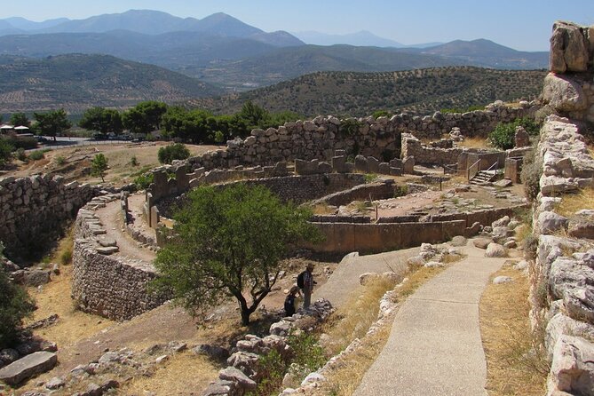 4-Day Private Peloponnese, Delphi and Meteora Tour From Athens - Meals and Dining Options
