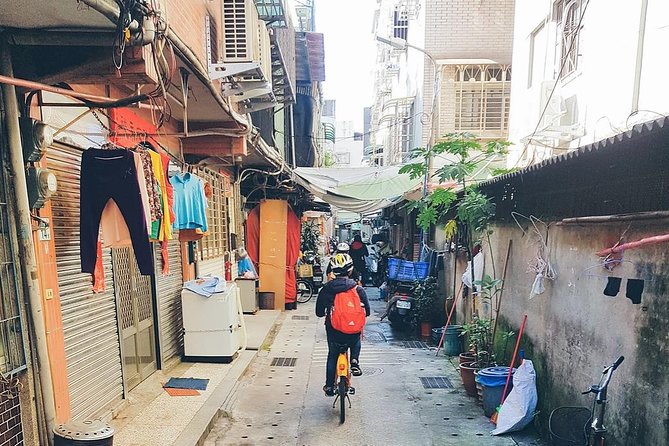 4-Hour Morning Cycling Tour in Taipei - Guide Insights