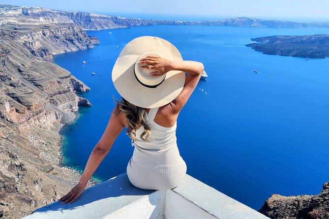 6-hour Santorini Tour, All Must-see Places, Photoshoot and History Lesson - Luxury SUV Experience