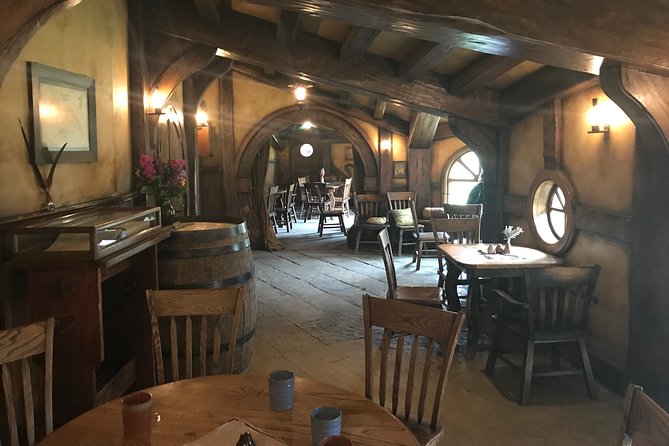 6hr Hobbiton Movie Set Tour - Departs Tauranga - Visit to Green Dragon Inn