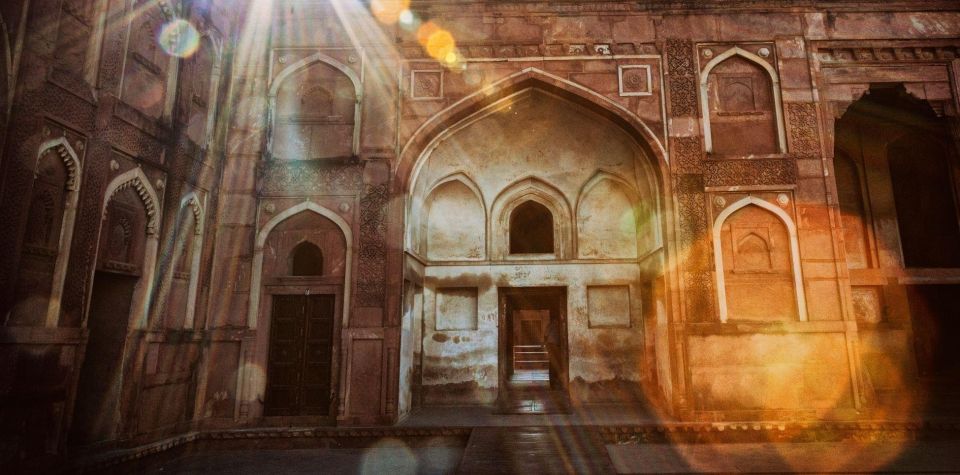 Agra: Taj Mahal Sunrise & Agra Fort Full DayCityTour - Location Details