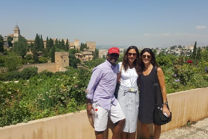 Alhambra Highlights Private Tour With Nazaries Palaces - Recommended Booking Tips