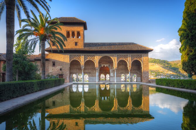 Alhambra Skip-The-Line Tour: Nasrid Palaces, Alcazaba and Generalife - Private Transportation Service