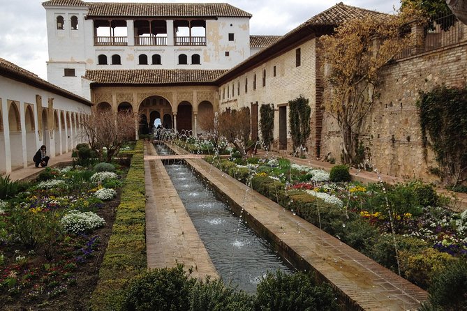 Alhambra Visit With Private Official Guide in Granada - Host Responses and Viator Details