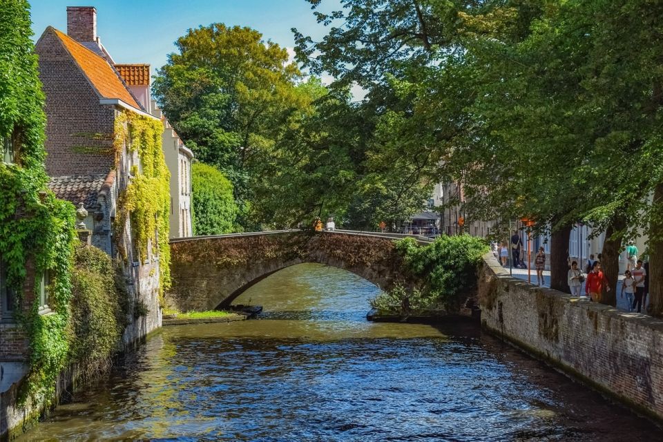 Amsterdam: Private Transfer to Bruges - Professional Driver Assistance