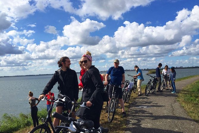 Amsterdams Countryside Half-Day Bike Tour in Small Group - Logistics and Cancellation Policy