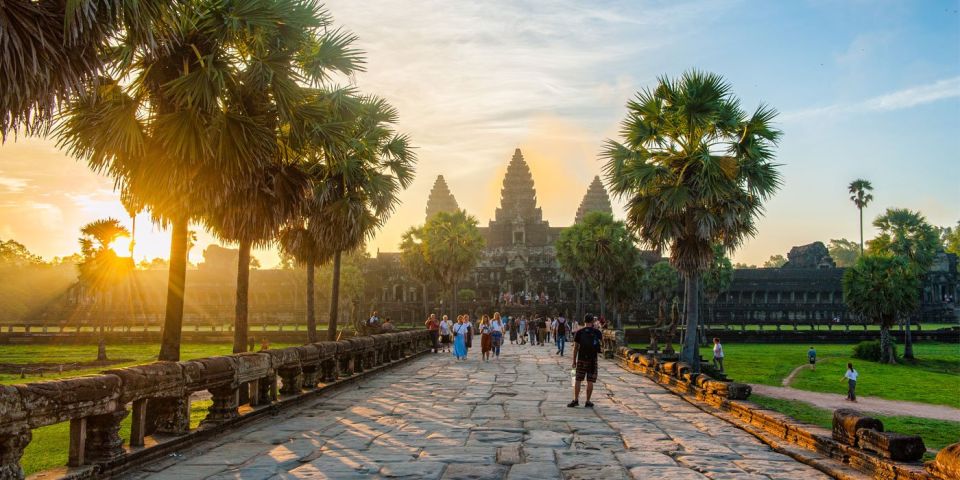 Angkor Wat: Small Circuit Tour by Car With English Guide - Booking Flexibility and Details