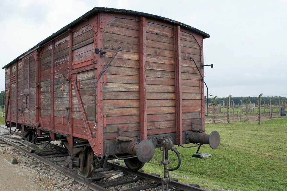 Auschwitz-Birkenau Guided Tour & Transfer From Krakow - Auschwitz-Birkenau History and Visit