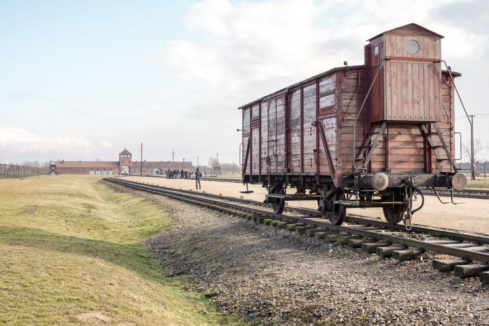 Auschwitz Ticket and Full-Day Tour From Krakow - Customer Feedback