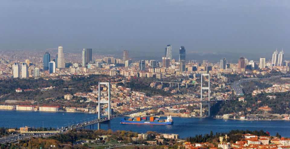 Bosphorus Tour With Lunch - Multilingual Guide and Pickup Locations