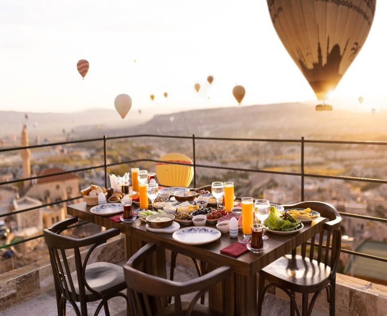 Breakfast in Cappadocia at Carpet Terrace With Balloons - Location & Setting