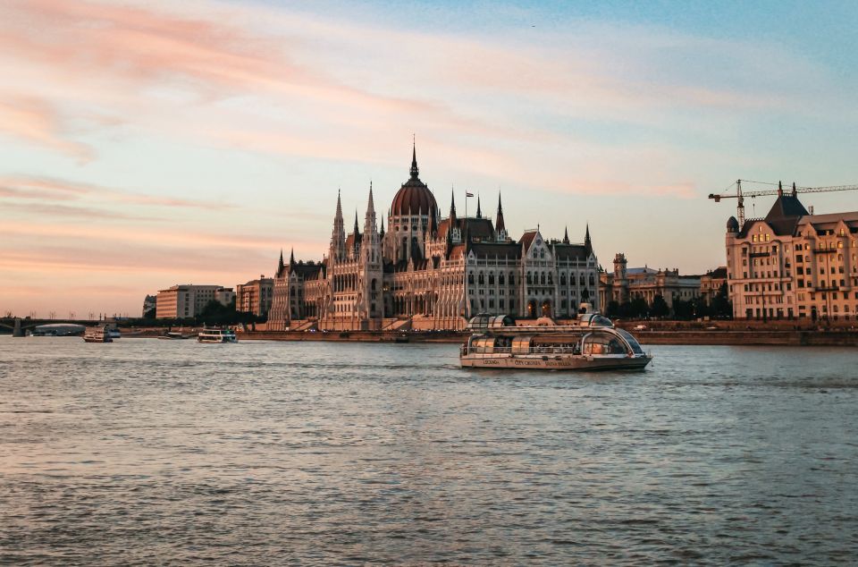 Budapest: 1-Hour Evening Sightseeing Cruise With Drink - Directions for Participants