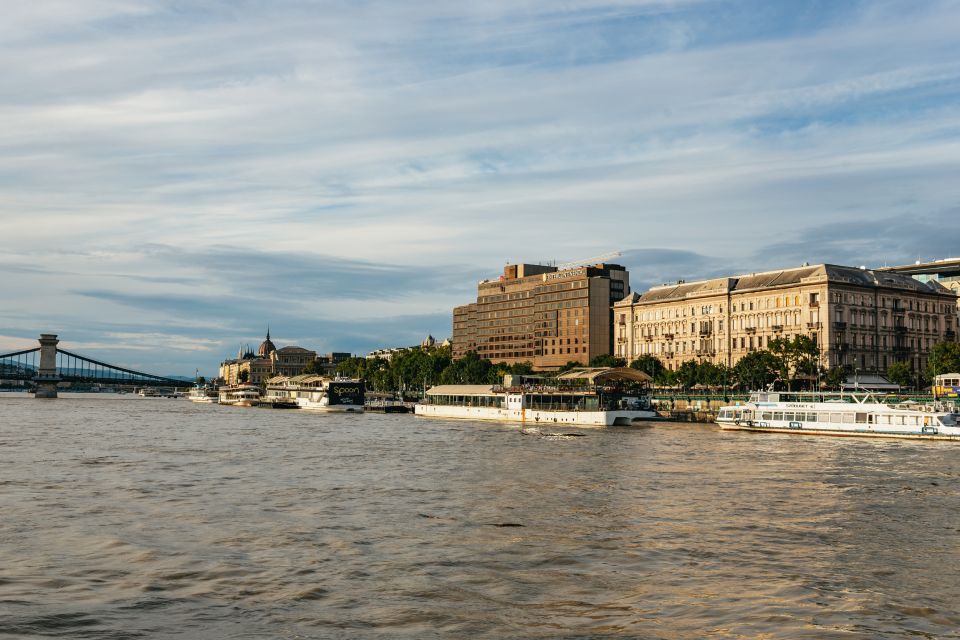 Budapest: Danube River City Lights Express Cruise - Selecting Participants and Date