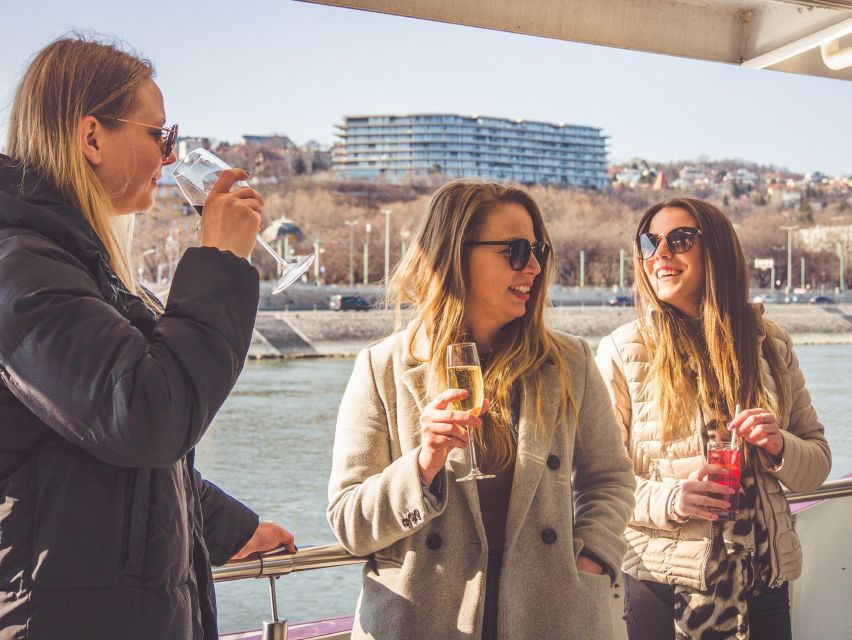 Budapest: Downtown Budapest Cocktail Cruise Winter Edition - Customer Reviews