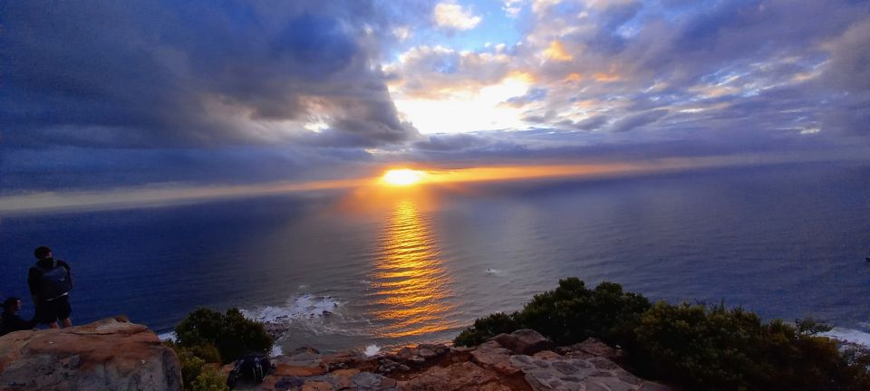 Cape Town: Lion's Head Sunset Guided Hike in French - Summit Experience