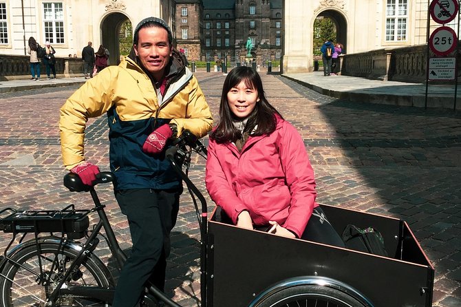 Cargo Bikes and the Science of Happiness (Small Group, Winter Edition) - Multilingual Guides and Local Insights