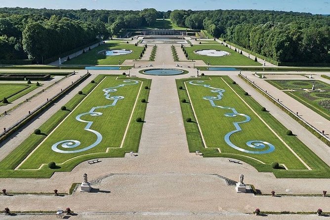 Chateau of Fontainebleau and Vaux Le Vicomte 9-Hour Private Tour - Additional Resources