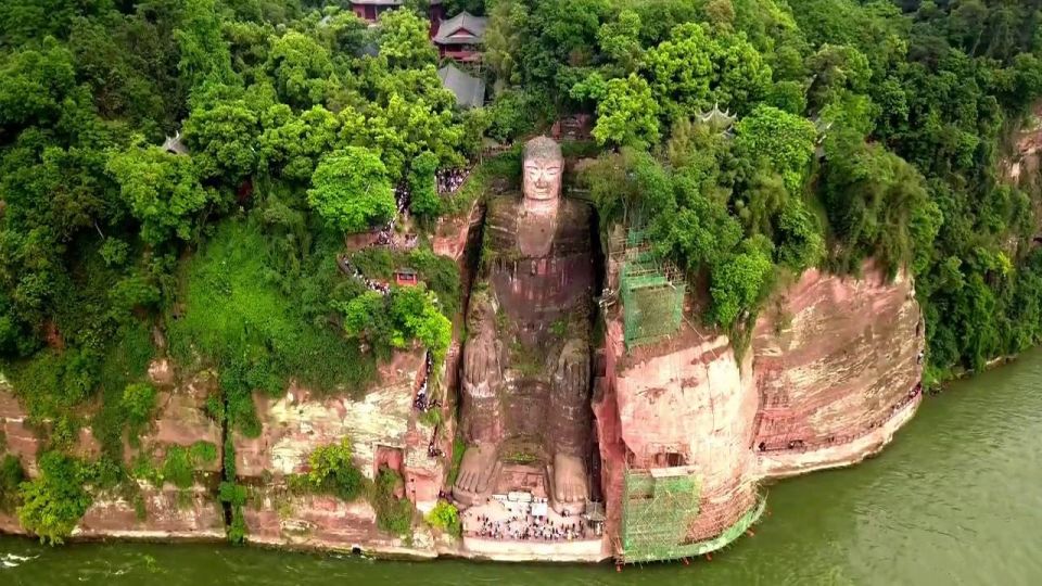 Chengdu: Private Day Tour to the Leshan Giant Buddha - Main Stop and Activities