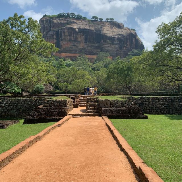 Colombo Airport CMB to Sigiriya Transfer Service - Service Inclusions