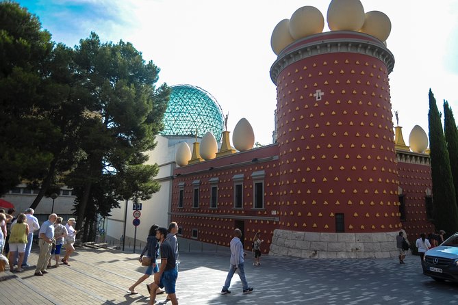 Dali Museum, House & Cadaques Small Group Tour From Barcelona - Tour Guide Excellence