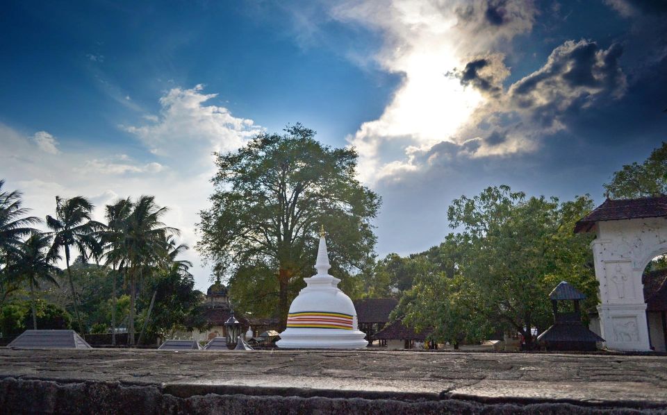 Day Tour of Kandy by Tuktuk With Free Lunch and Entry - Tour Itinerary