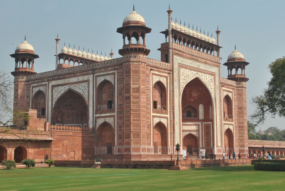 Day Trip From Jaipur to Agra via Fatehpur Sikri - Common questions