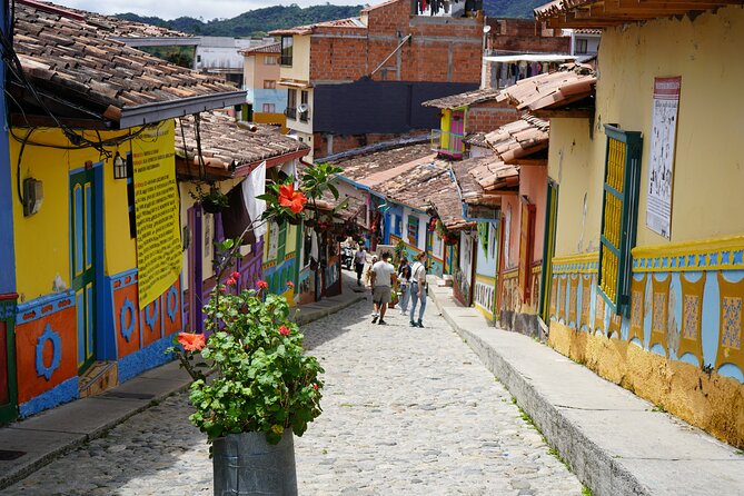 Day Trip To Guatape: Boat Ride and Lunch Included - Common questions