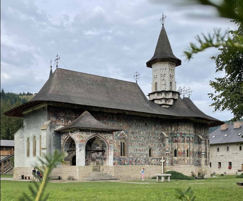 Day Trip to the UNESCO Painted Monasteries From Iasi - Destination: Suceava, Romania