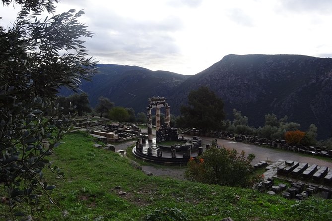 Delphi English Guided Tour With Transportation - Common questions