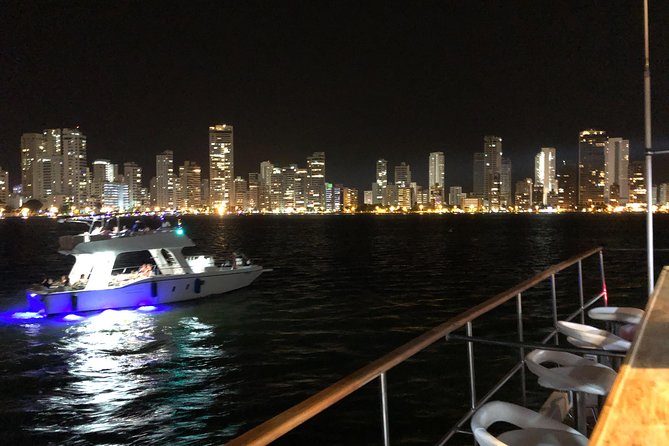 Dinner Cruise Along Cartagenas Bay - Onboard Experiences