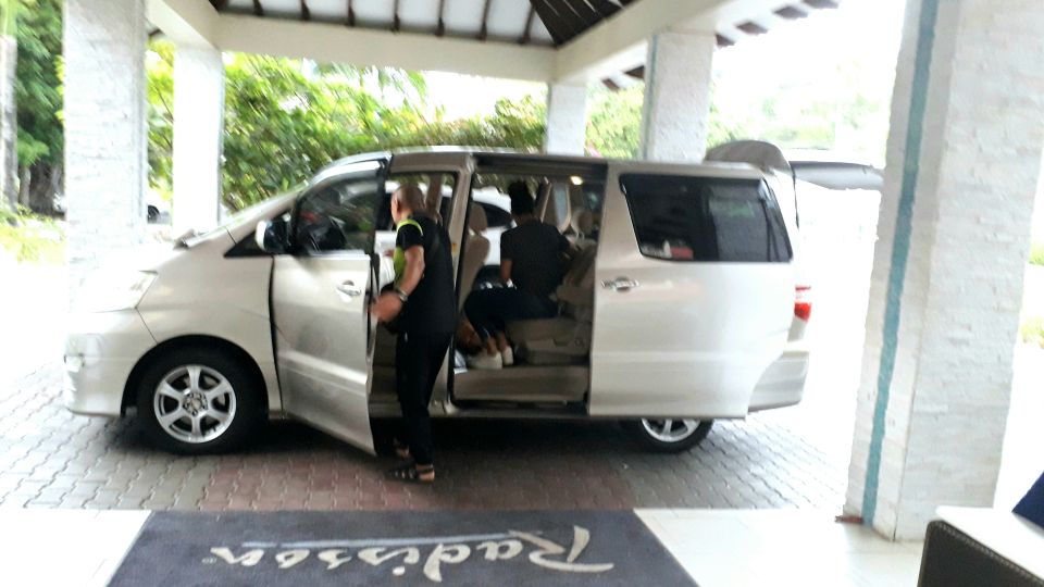 Effortless Arrival Transport to The Royalton Resort - Convenient Booking and Cancellation