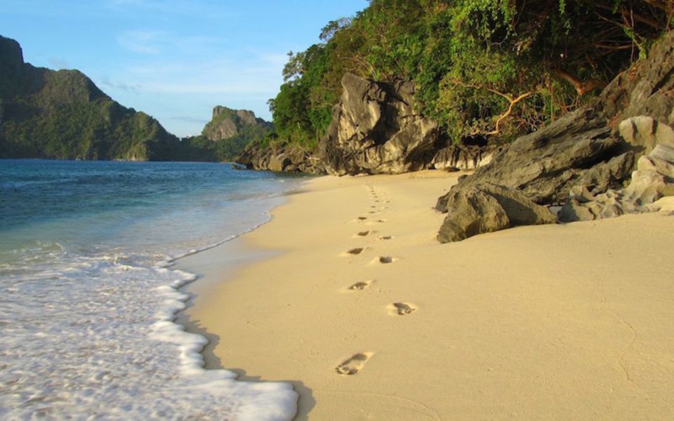 El Nido: Hidden Beaches and Lagoons Boat Hopping Tour D - Tour Description