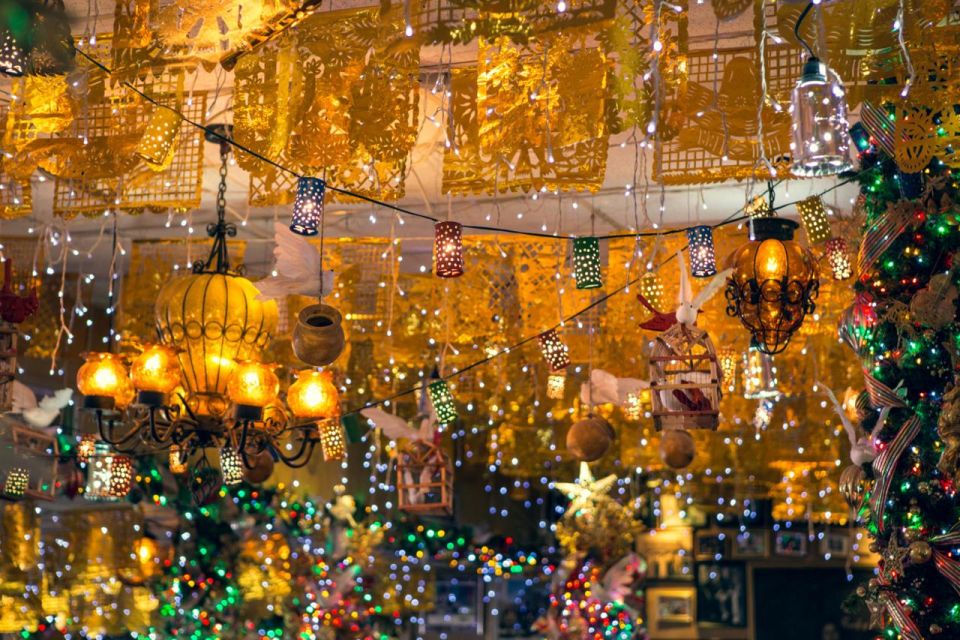 Enchanted Christmas Stroll: San Antonio's Festive Gems - Vibrant Holiday Market Experiences