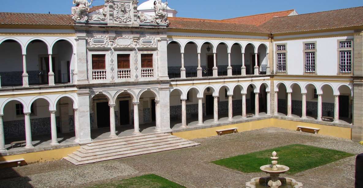 Évora: City Highlights Private Walking Tour - Stroll Through Evoras Main Square