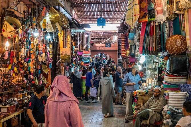 Exploring the Souks: Marrakech in Effervescence - Bargaining Tips and Cultural Etiquette