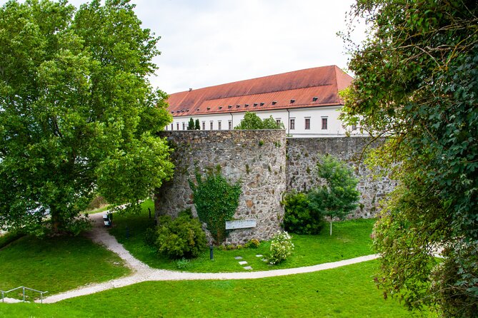 Family Tour of Linzs Old Town, Pöstlingberg and Grottenbahn - Important Information and Flexibility