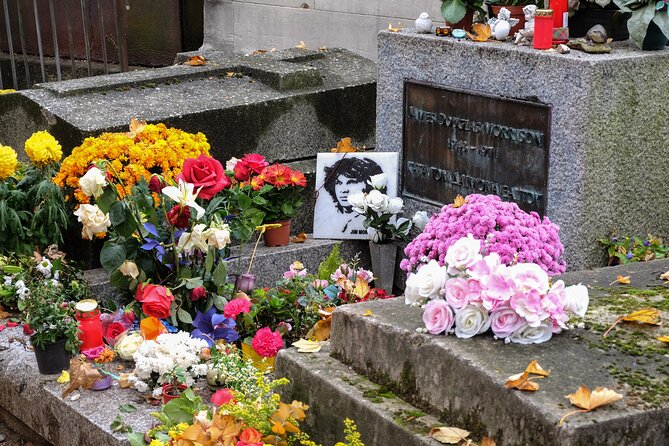 Famous Graves of Père Lachaise Cemetery Guided Tour - Cemetery Exploration