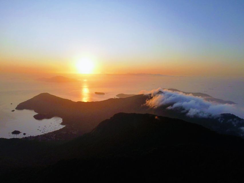 From Abraão: Hiking Tour to Pico Do Papagaio on Ilha Grande - Tour Guide Details