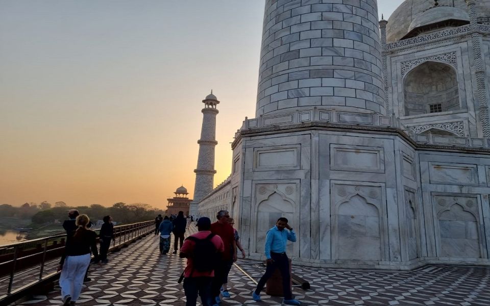 From Agra: One Day Trip of Taj Mahal & Fatehpur Sikri - Itinerary Highlights