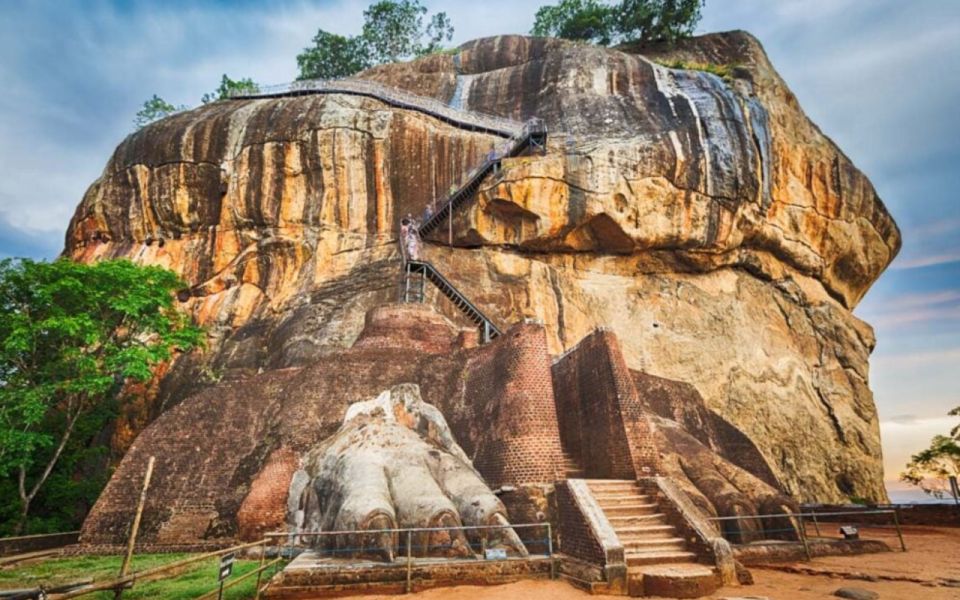 From Colombo/Negombo: Sigiriya and Dambulla Day Trip - Dambulla Cave Temple Visit