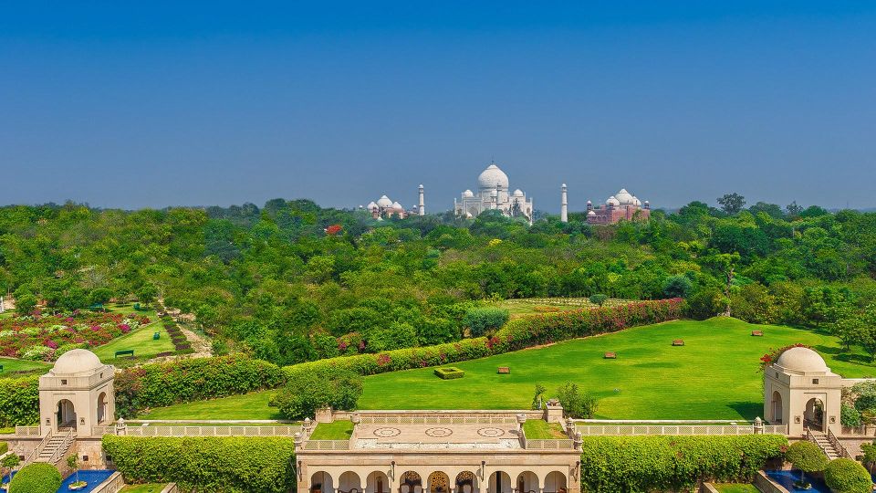 From Delhi: Agra Sightseeing With Shiva Temple Group Tour - Agra Fort Exploration