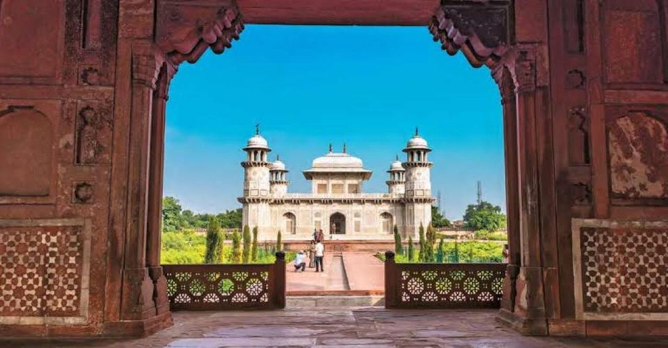 From Delhi: Taj Mahal & Agra Tour By India's Fastest Train - Logistics and Pickup Information