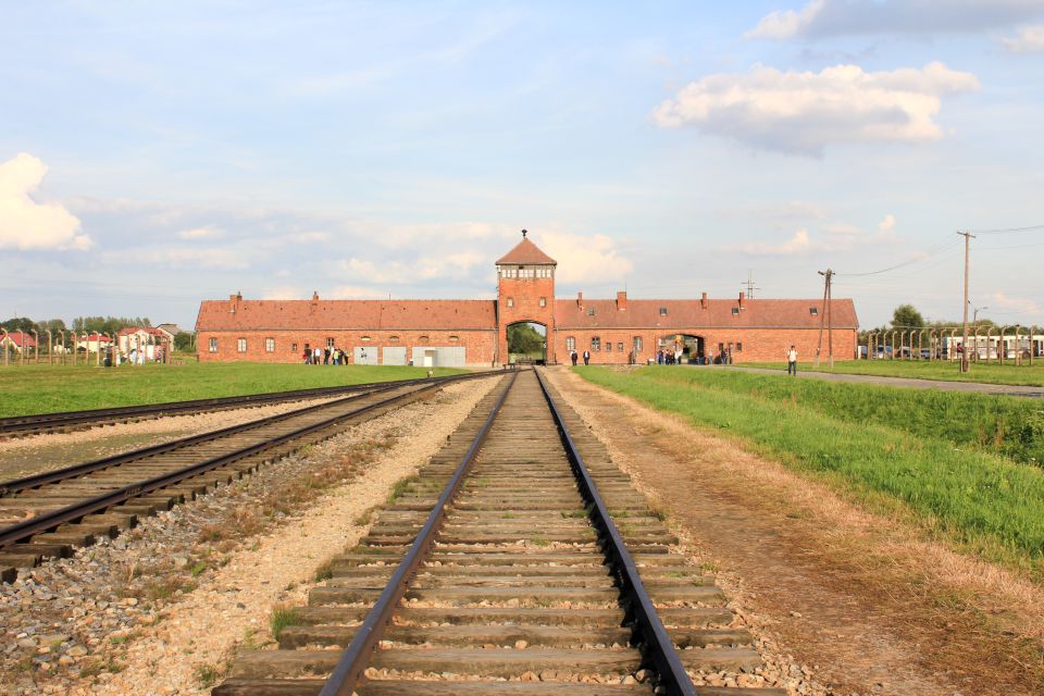 From Kraków: Auschwitz-Birkenau Memorial Guided Tour - Tour Itinerary